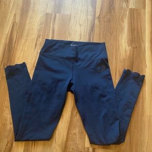 Peloton Scalloped leggings - size small
